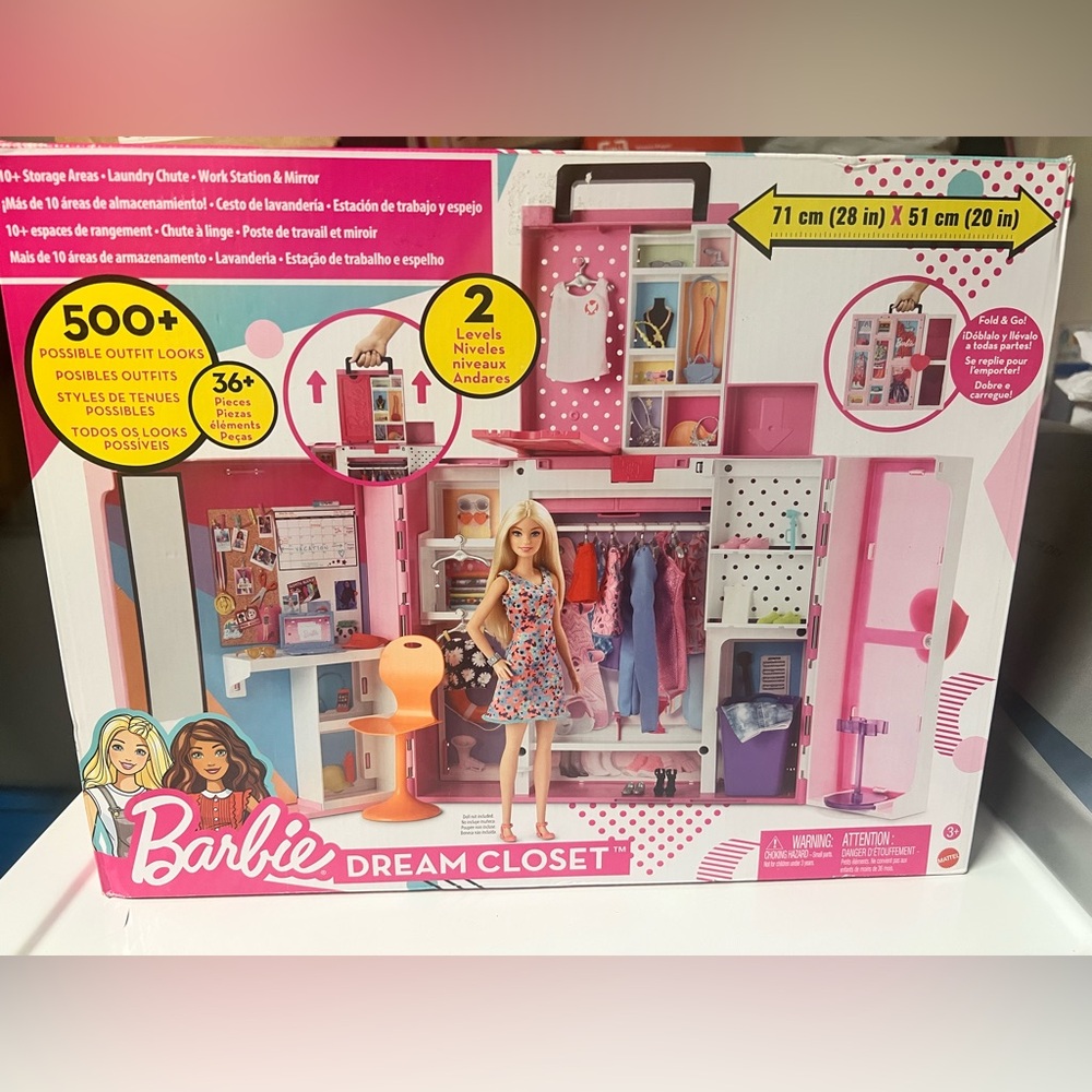 New Barbie Dream Closet - Pink and White. Perfect for a Barbie lovers.